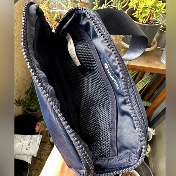 Lululemon Everywhere Belt Bag 1L Fanny Pack Crossbody - Picture 3 of 4